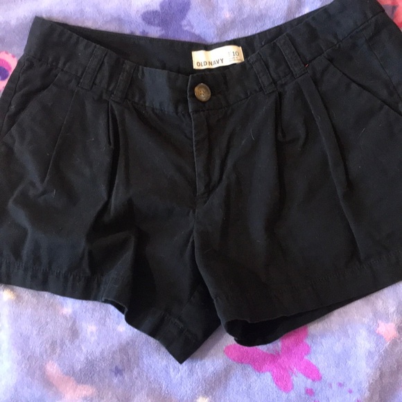 Short and shirt bundle, Old Navy short, Uproar top - Picture 4 of 8